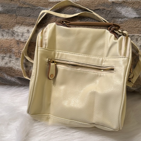 Cream purse. No Brand tag. - Picture 4 of 16
